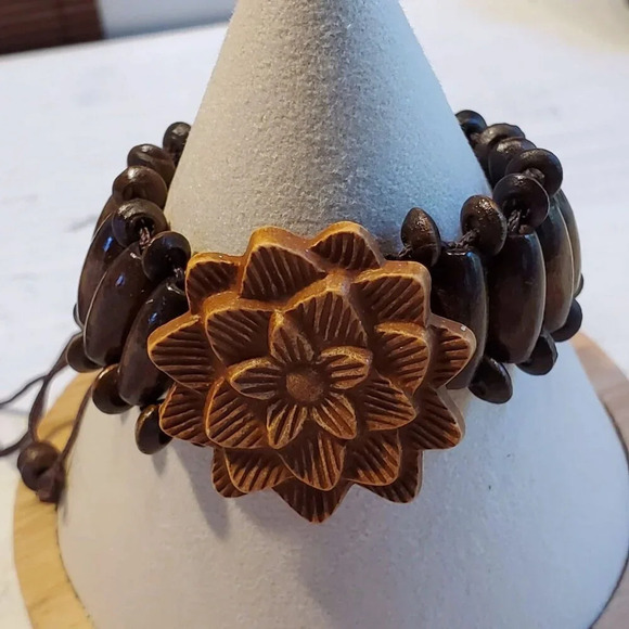90s Y2K Vintage Dark Brown Wood Carved Acrylic Flower OSFA Adjustable Bracelet - Picture 7 of 10